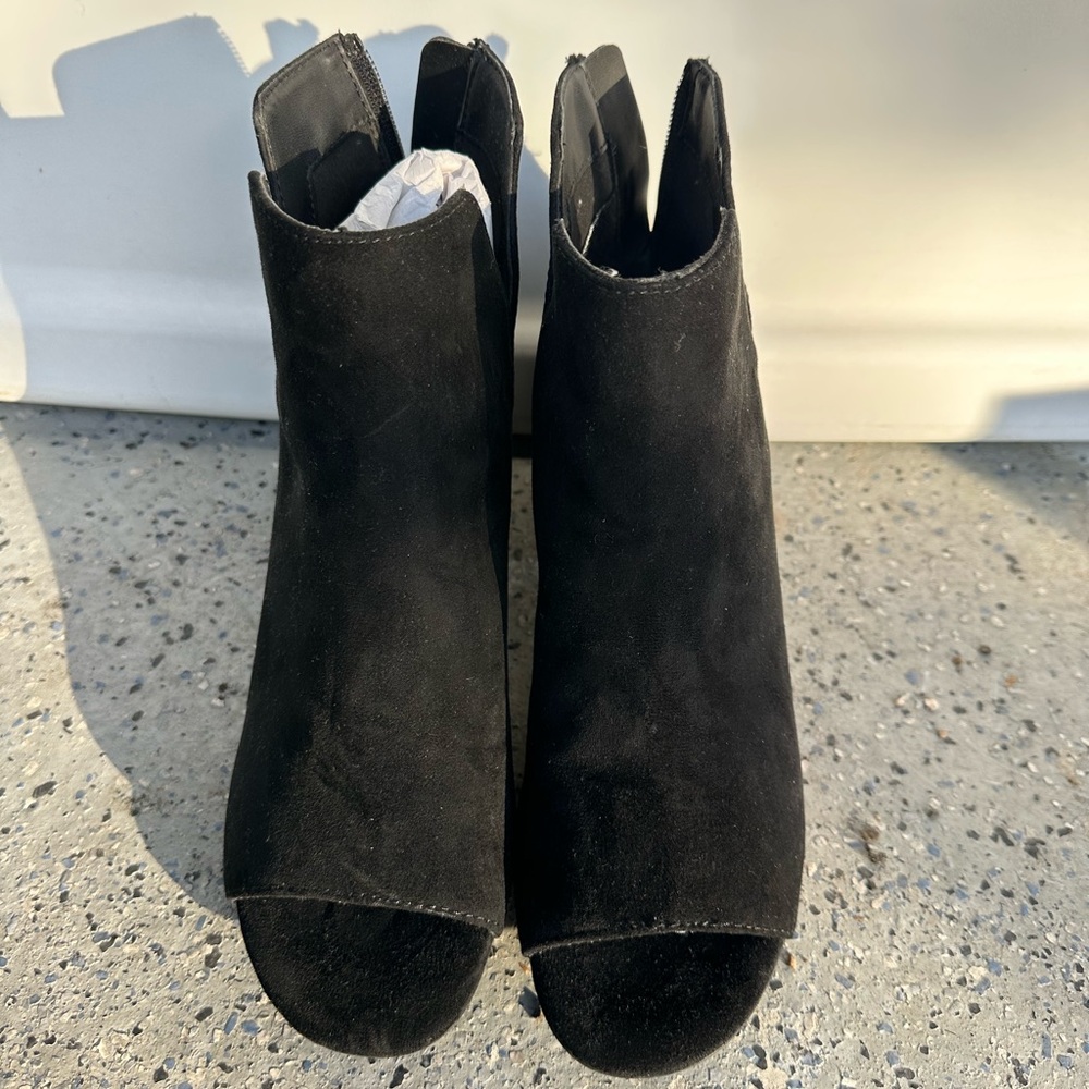 Kenneth Cole Reaction Black Suede Ankle Booties